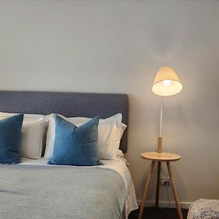 Cozy Retreat On Serene Street هاملتون المظهر الخارجي الصورة