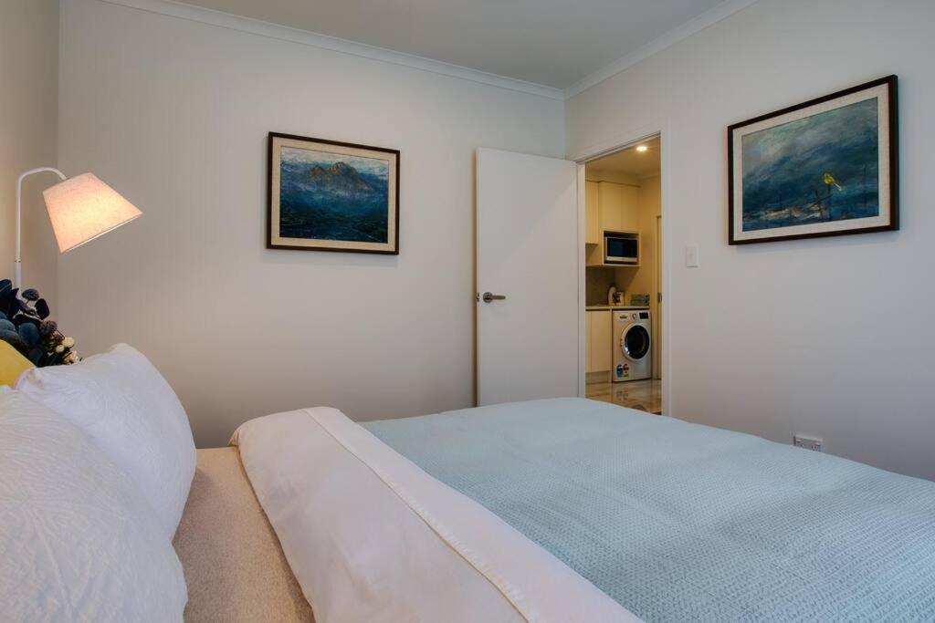 Cozy Retreat On Serene Street هاملتون المظهر الخارجي الصورة