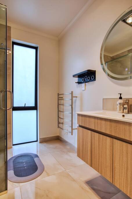Cozy Retreat On Serene Street هاملتون المظهر الخارجي الصورة