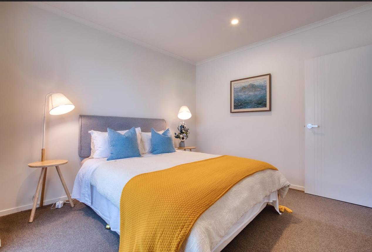 Cozy Retreat On Serene Street هاملتون المظهر الخارجي الصورة